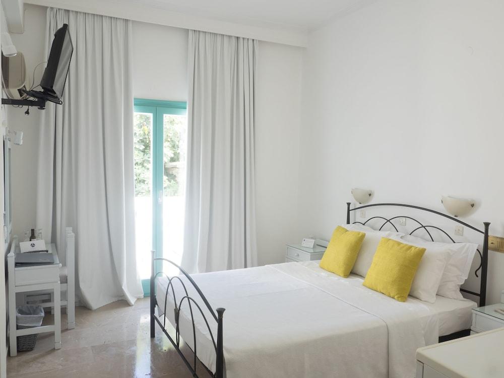 Amaryllis Beach Hotel Chrisi Akti  Bagian luar foto